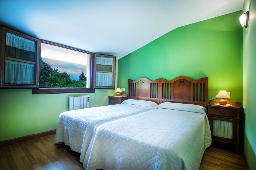 Apartamentos El Pradon De Santa Marina Parres de Llanes Værelse billede